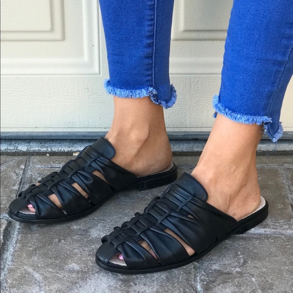Soft Leather Woven Closed Toe Slip On Mules - Picture 2 of 3